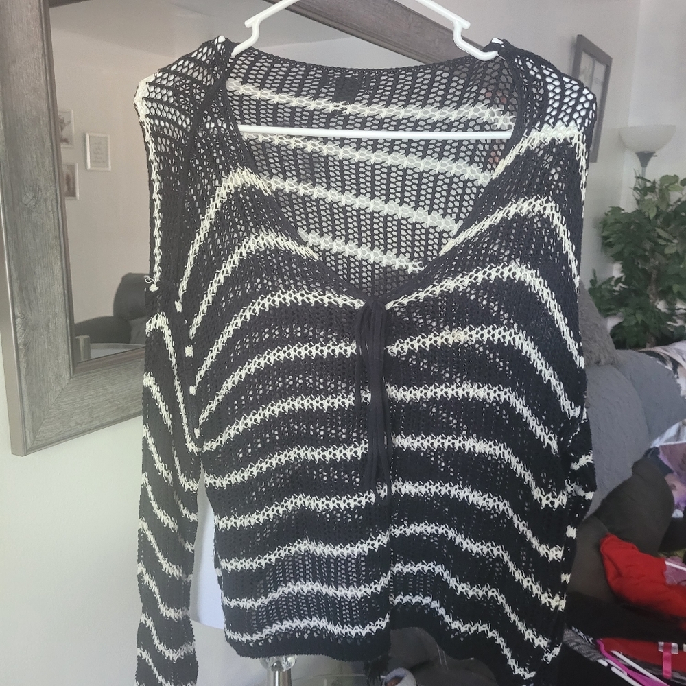 (EUC) Forever 21 Mesh sweater Size Med Color Black with white stripes